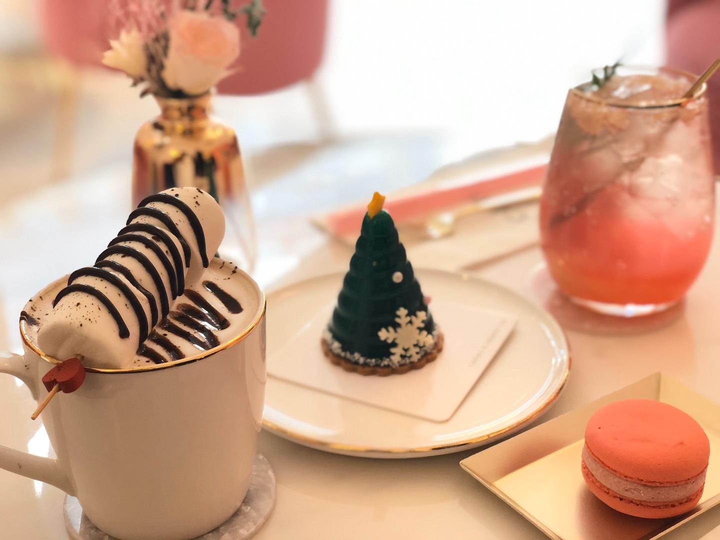 係眼鏡鋪同時又係一間咖啡廳？弘大「CARIN LOUNGE」探訪記，超靚打卡風格但...甜品令人差強人意